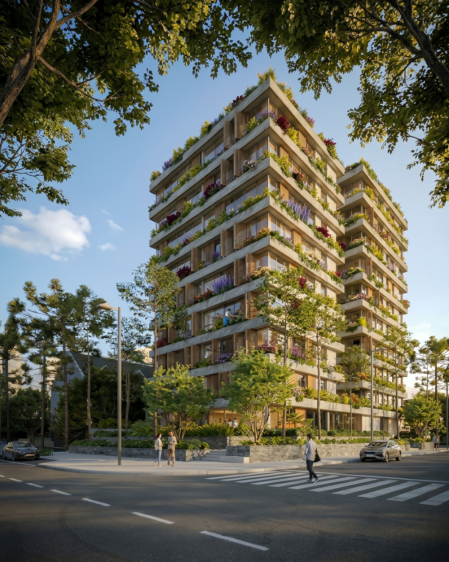 Render de um edifício residencial com varandas cobertas de plantas e flores, visto da calçada em uma rua arborizada.
